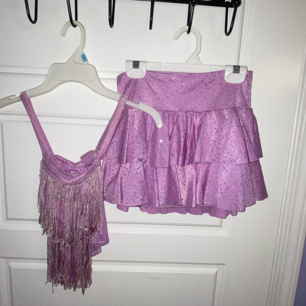 Child’s two piece set with fringed top. - Picture 2 of 3